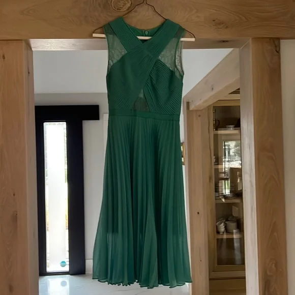 bcbg kelly green dress BCBG Max Kelly Green Chiffon Maxi Dress main image 0